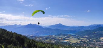 Pourquoi faire du parapente au-dessus du lac Serre-Ponçon ?